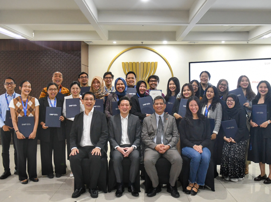 Group Photo with Permanent Representative Gerard Ho with the Participants of the Workshop Photo Credits: ASEAN Secretariat